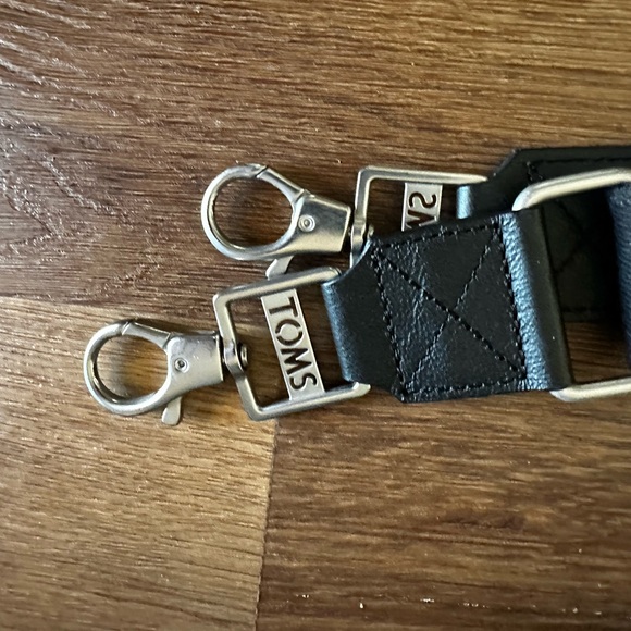 TOMS Linen Woven Weekender Duffle Bag Black White Adjustable Strap - Picture 5 of 6